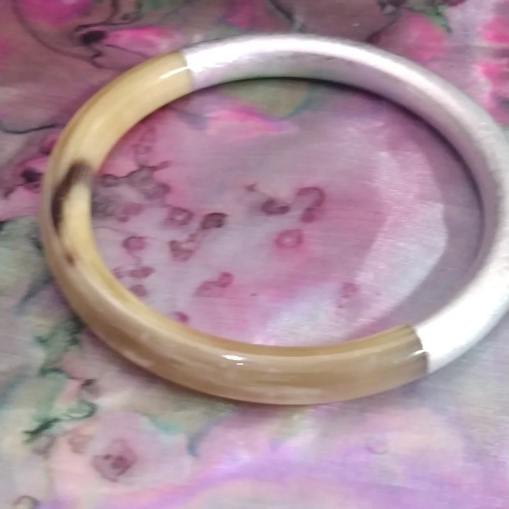 Fashion bangle bracelet